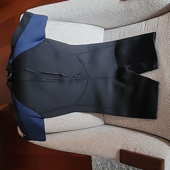 NeoSport 2mm Back Zip Shorty Wetsuit - Kids' size 8 - Picture 2 of 4